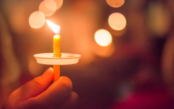 Thumbnail Lilin dan Lagu Natal, Elemen Penting dalam Perayaan Malam Kudus