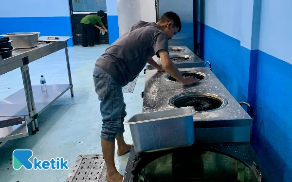 Thumbnail Berita - Manfaatkan Libur Sekolah, SPPG Beji Syair Kota Batu Sterilisasi Dapur Demi Jaga Higienitas