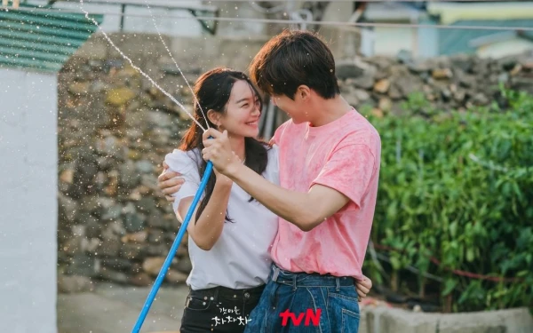 Thumbnail Butuh Rehat Sejenak? Ini 5 Drakor Healing Berlatar Pedesaan yang Cocok Ditonton