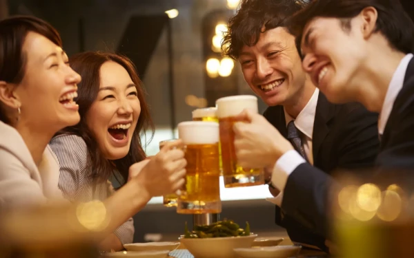 Thumbnail Berita - Mengenal Bōnenkai dan Shinnenkai, Tradisi Pesta Menutup dan Membuka Tahun dengan Kebersamaan di Jepang