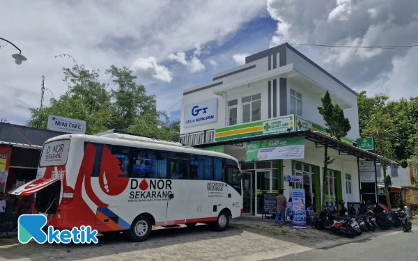 Thumbnail Berita - Peserta Antusias Ikuti Donor Darah Apotek Slamet Urip, Diminta Jadi Agenda Rutin