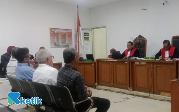 Thumbnail Terungkap di Persidangan, Fee LRT Palembang Rp25 Miliar Diserahkan ke PT Waskita Karya dalam Koper