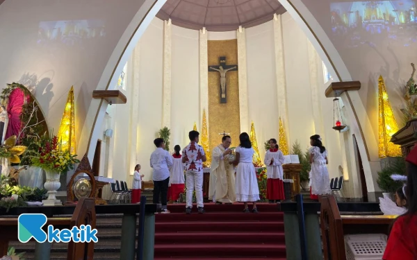 Thumbnail Berita - Suka Cita Natal di Gereja Katedral Ijen Malang, Hadirkan Sinterklas hingga Ibadat Khusus Lansia
