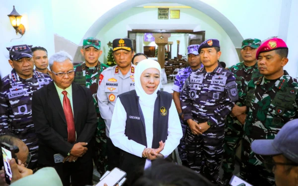 Thumbnail Momen Gubernur Khofifah Disambut Penuh Keakraban saat Tinjau Sejumlah Gereja di Surabaya