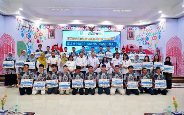 Thumbnail OSN 2025, Jatim Raih 37 Medali! Bonus Fantastis dari Khofifah Jadi Kado Akhir Tahun