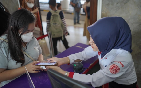 Thumbnail Commuter Line Wilayah 8 Surabaya Layani 53.244 Pengguna di Hari ke-8 Masa Nataru 2025–2026