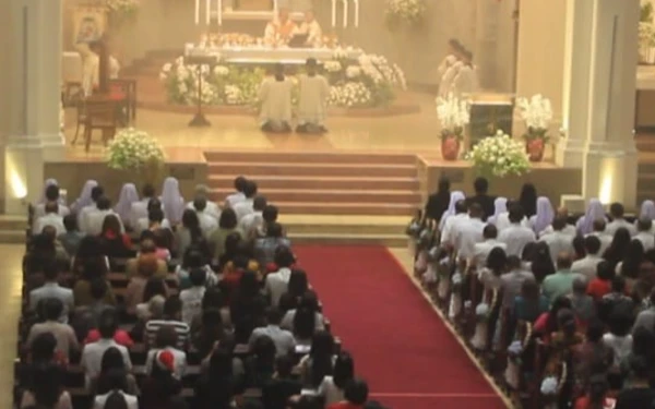 Thumbnail Ibadah Natal 2025 di Gereja Katedral Hati Kudus Surabaya, Peran Keluarga jadi Fokus Utama