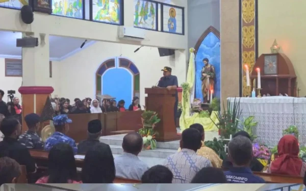 Thumbnail Berita - Bupati Pemalang Monitoring Malam Natal 2025, Pastikan Perayaan Berlangsung Aman dan Kondusif