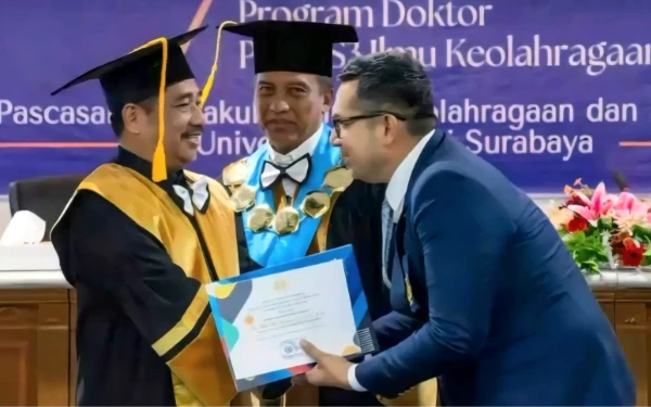 Thumbnail Berita - Sekretaris DPRD Jatim Jadi Doktor! Temukan Jurus Ampuh Dongkrak Ekonomi Daerah Lewat Sport Entertainment Digital