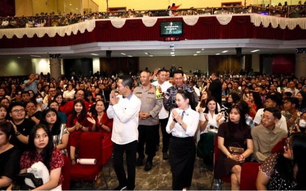 Thumbnail Berita - Kapolda Kepri Tinjau Sejumlah Gereja di Batam, Pastikan Perayaan Natal Berjalan Aman dan Kondusif