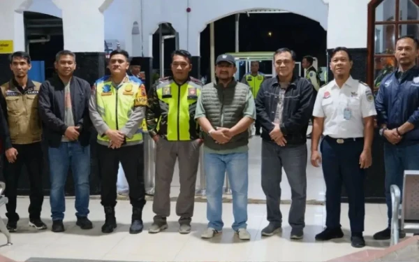 Thumbnail Berita - Patroli Forkopimda, Bupati Pemalang Pastikan Natal 2025 dan Jelang Tahun Baru 2026 Aman Kondusif