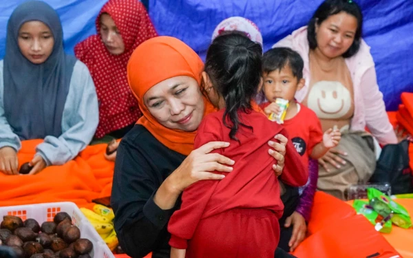 Thumbnail Berita - Khofifah Imbau Kabupaten/Kota Jatim Tidak Gelar Pesta Kembang Api, Ajak Doa Bersama Sambut Tahun Baru