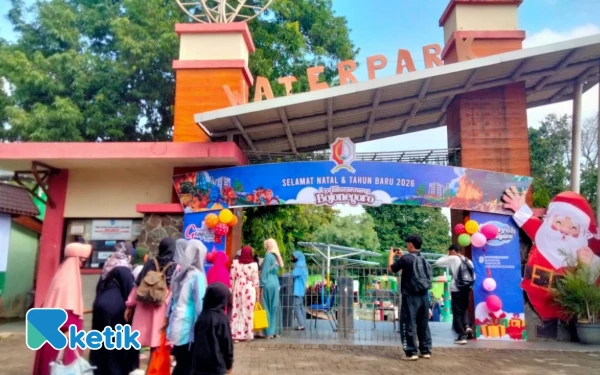 Thumbnail Berita - Dander Water Park Bojonegoro Ramai Dikunjungi Wisatawan