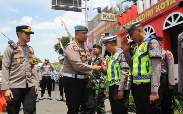 Tim Biroprovos Divpropam Mabes Polri Kunjungi Pos Pelayanan Alun-Alun Polres Kediri Kota