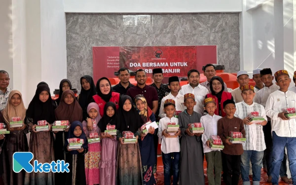 Thumbnail Berita - Santuni Anak Yatim, PDI Perjuangan Aceh Kirim Doa untuk Korban Banjir