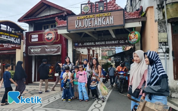 Thumbnail Berita - Datang Rombongan, Ribuan Wisatawan Serbu Kayutangan Heritage Kota Malang