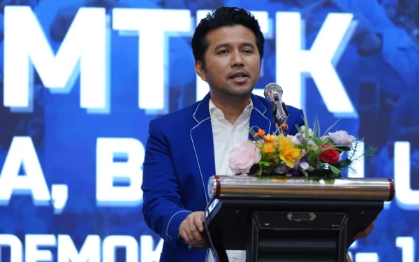 Thumbnail Bimtek Demokrat Jatim, Emil Dardak Siapkan Kader Hadapi Politik Digital