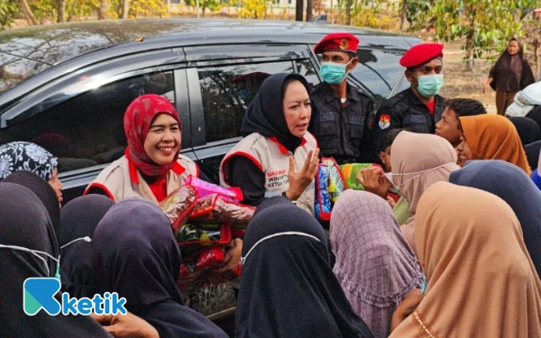Thumbnail Dua Srikandi DPD PDI Perjuangan Lampung Pimpin Penyaluran Bantuan Banjir di Pidie Jaya