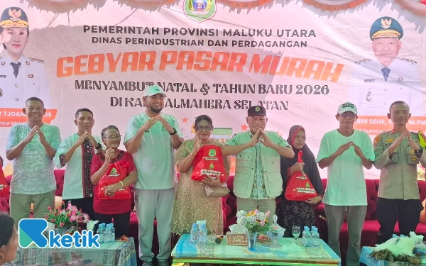 Thumbnail Berita - Bassam–Helmi Gratiskan Pasar Murah Serly–Sarbin