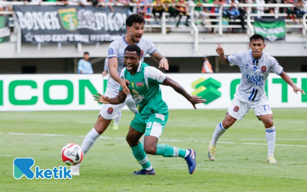 Thumbnail Lumat Persijap 4-0, Uston Nawawi Minta Pemain Persebaya Tetap Rendah Hati