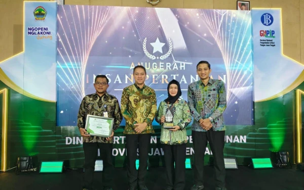 Thumbnail Berita - Sukses Ubah Lahan Rob Jadi Sawah, Padi Biosalin Pekalongan Raih Penghargaan Inovasi Terbaik Jateng