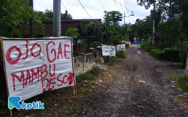 Thumbnail Berita - Bau Menyengat Peternakan Ayam Picu Amarah Warga Ngaringan, Enam RT Pasang Spanduk Protes