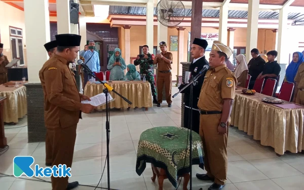 Thumbnail Berita - Khoirul Anam Resmi Dilantik Jadi Sekdes Sumberdadi, Kades Tekankan Transparansi Administrasi