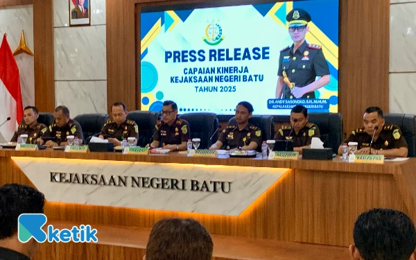 Thumbnail Berita - Fantastis! Kejari Kota Batu Selamatkan Uang Negara Setengah Triliun Lebih di Tahun 2025