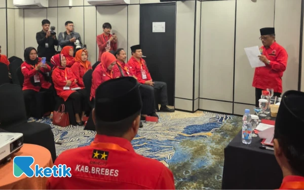 Thumbnail Berita - Konfercab PDIP Brebes Berujung Kontroversi, Cahrudin Terpilih Ketua DPC 2025–2030