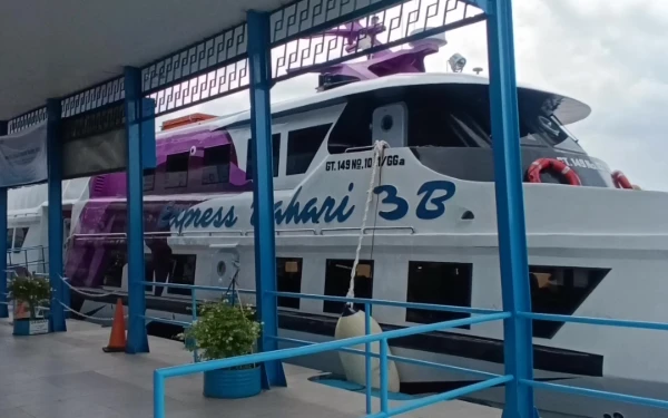 Thumbnail Terkendala Izin KSOP, 90 Penumpang Express Bahari Tujuan Mentok Gagal Berangkat