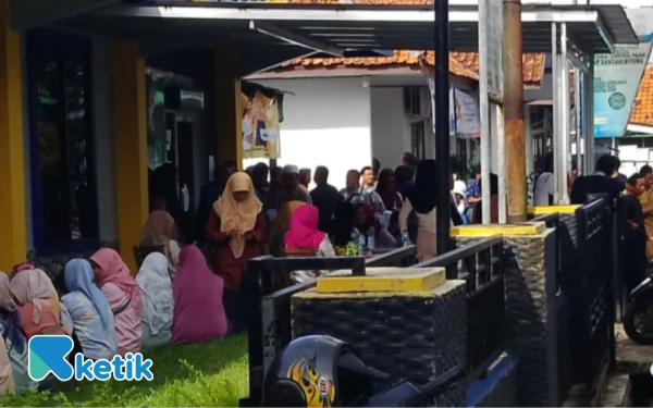 Thumbnail Ratusan Pegawai PPPK Padati Kantor Pajak Rangkasbitung untuk Pendaftaran Coretax