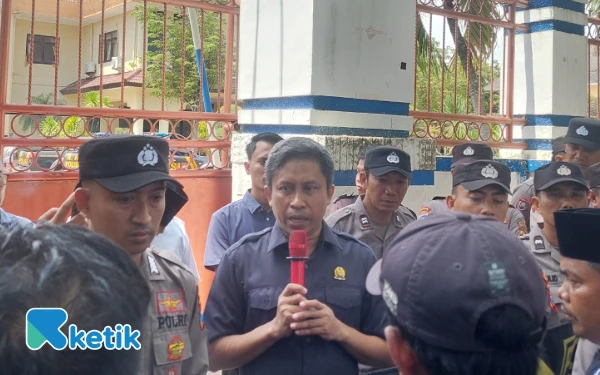 Thumbnail Ketua Komisi IV DPRD Sampang Tegaskan Faskes Wajib Berikan Pelayanan Profesional