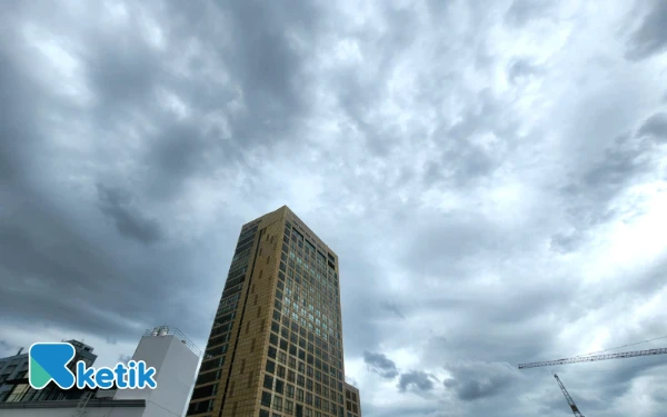 Thumbnail Cuaca Kota Pangkal Pinang 30 Desember 2025 Hujan Petir, Mataram Cerah Berawan