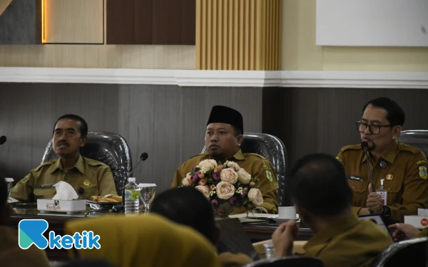 Thumbnail Berita - Target Nol Kemiskinan Ekstrem 2026, Wabup Bondowoso “Alarm” Seluruh OPD