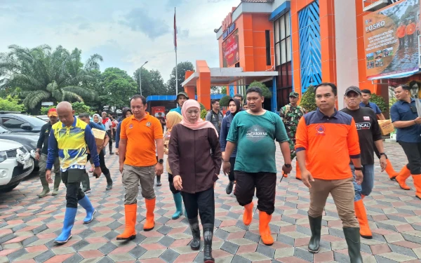 Thumbnail Waspada Bencana, Khofifah Sebut Puncak Hujan di Jatim Terjadi Januari 2026