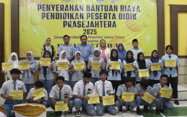 Thumbnail Berita - 2.857 Siswa Prasejahtera di Kediri Terima Bantuan Biaya Pendidikan dari DPRD Jatim
