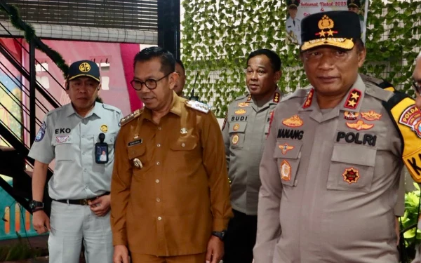 Thumbnail Berita - Tinjau Pos Tourism Police Kota Batu, Kapolda Jatim Pastikan Pengamanan Nataru Optimal