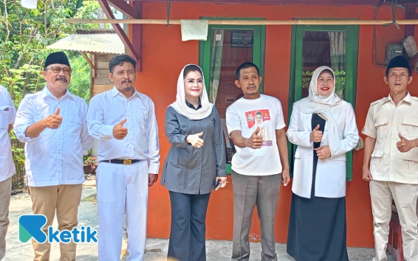 Thumbnail Berita - Novita Wijayanti Tinjau Program Sandes di Desa Jeruklegi Wetan Cilacap