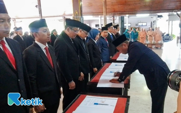 Thumbnail Berita - Pemkab Tulungagung Lantik 141 Pejabat Eselon III dan IV, Bupati Tegaskan Tanpa Titipan