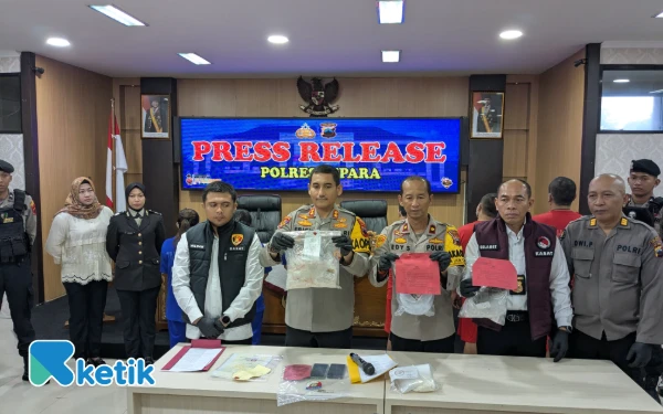Thumbnail Berita - Heboh Jelang Tahun Baru! Polres Jepara Gagalkan Edaran Sabu Nyaris 1 Kg