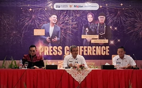 Thumbnail Berita - Yuk Merapat! Rio Febrian dan 2.000 Porsi Pecel Gratis Bakal Warnai Malam Tahun Baru di Kota Kediri