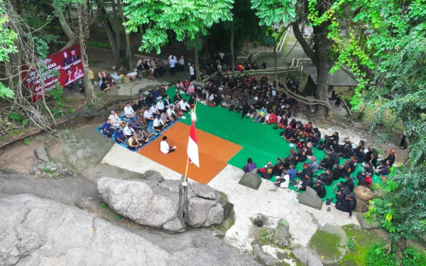 Thumbnail Berita - Doa Tutup Tahun Lintas Umat di Kediri, Gus Qowim: Pelangi Indah yang Harus Dijaga