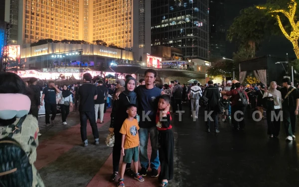 Thumbnail Berita - Warga Lebak Pilih Sambut Tahun Baru 2026 di Bundaran HI Jakarta