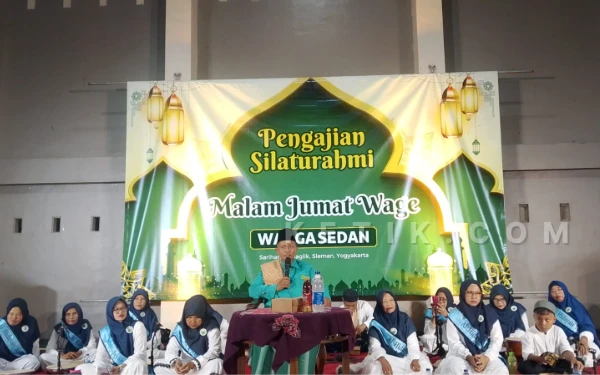 Thumbnail Berita - Hujan Tak Surutkan Warga Sedan Sleman Sambut 2026 lewat Pengajian