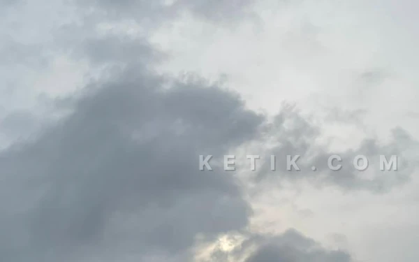 Thumbnail BMKG: Kota Cilegon 2 Januari 2026 Diprakirakan Hujan Ringan, Blitar Berawan