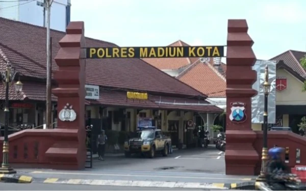 Thumbnail Berita - Polisi Ungkap Kronologi Tragedi Penusukan di Madiun
