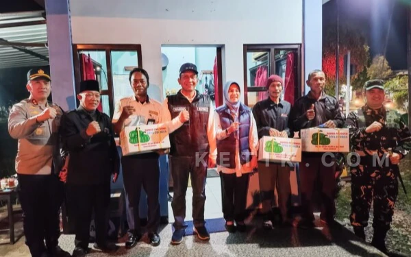 Thumbnail Bupati Bojonegoro Bersama Wabup dan Forkopimda Tinjau Pos Pantau, Pastikan Warga Nyaman Rayakan Tahun Baru