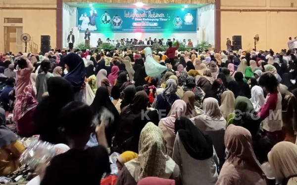 Thumbnail Berita - Istighosah Rutin Sambut Tahun Baru 2026, Ribuan Warga Padati Gedung Asyakinah Kaduagung Timur