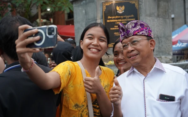 Thumbnail Berita - Kekuatan dan Ketegasan Gubernur Koster Bisa Pertahankan Bali sebagai Pariwisata Budaya