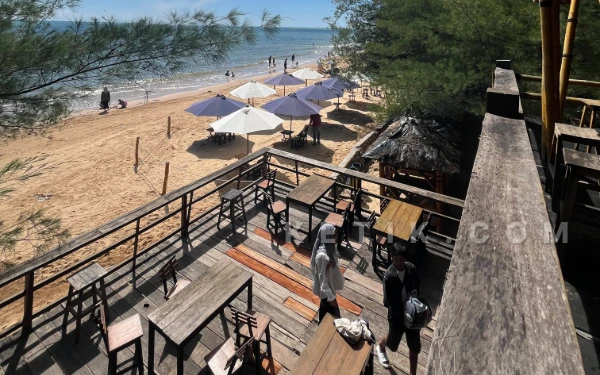 Thumbnail Berita - Disporabudpar Sampang Imbau Kewaspadaan Libur Nataru, Owner Pantai Lon Malang Ajak Pengunjung Taat SOP